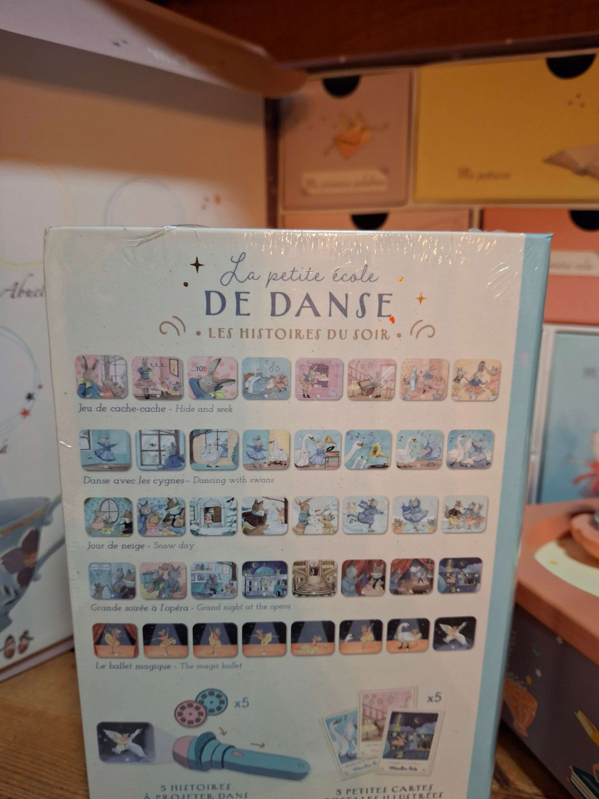 LLIBRE LLANTERNA PROJECTOR D'HISTÒRIES by Moulin Roty - Imatge 2